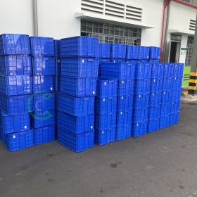 Thùng nhựa đặc HS019