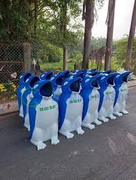 Thùng Rác Nhựa Composite Hình Chim Cánh Cụt CM06