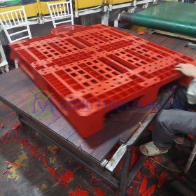Pallet Nhựa 6 Lõi Thép