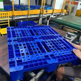 Pallet Nhựa 6 Lõi Thép