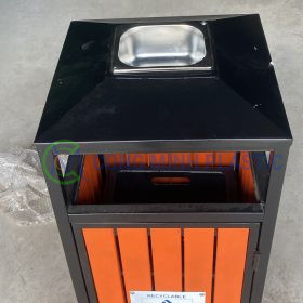 Thùng Rác Thép Giả Gỗ Vuông CM02