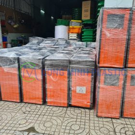 Thùng Rác Thép Giả Gỗ Vuông CM02