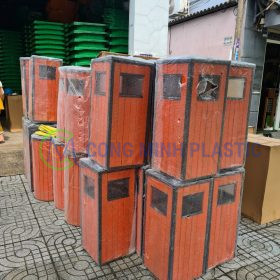 Thùng Rác Thép Giả Gỗ Vuông CM02