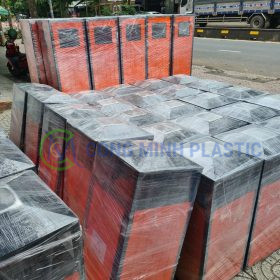 Thùng Rác Thép Giả Gỗ Vuông CM02